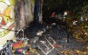 Feuer Matratze wo ein Obachloser drauf geschlafen hat Koeln Muelheim Steegerstr P29